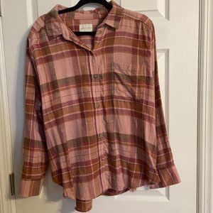 AE Women's Distressed Flannel - Large